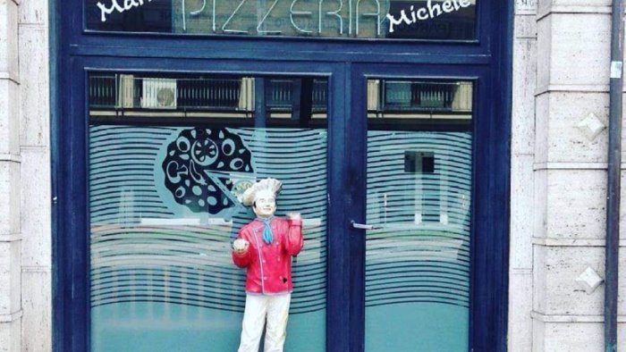 avellino dopo 25 anni chiude la pizzeria da michele bollette impossibili