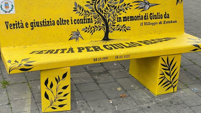 anche a salerno una panchina gialla per giulio regeni