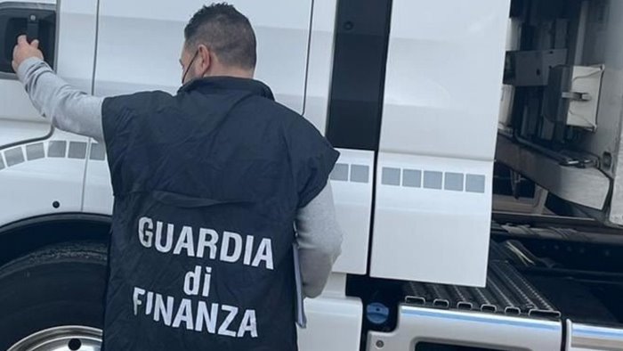 evasione fiscale e autoriciclaggio inchiesta delle fiamme gialle nel casertano