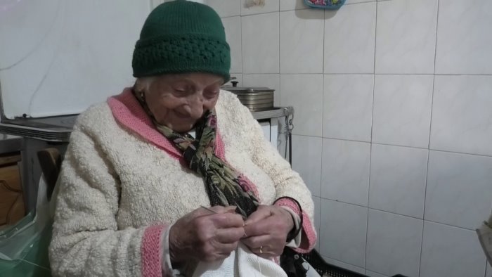 rosina 100 anni e la passione per l uncinetto