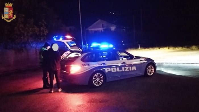 salerno torna la violenza nella movida giovani accoltellati dopo una rissa