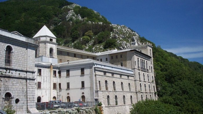 covid domani riapre il santuario di montevergine tornano le messe