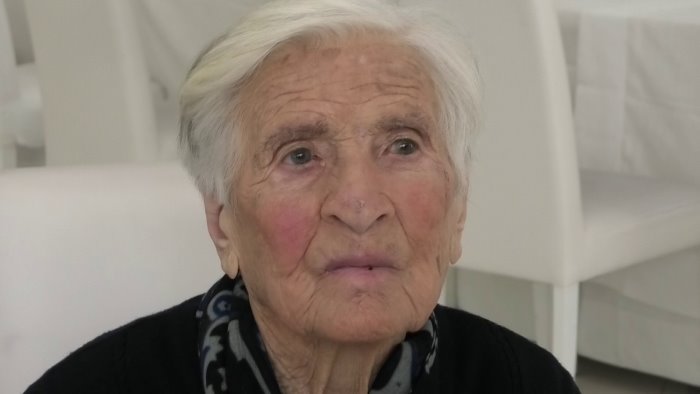 nonna angela e brutta e triste la guerra e noi l abbiamo vissuta