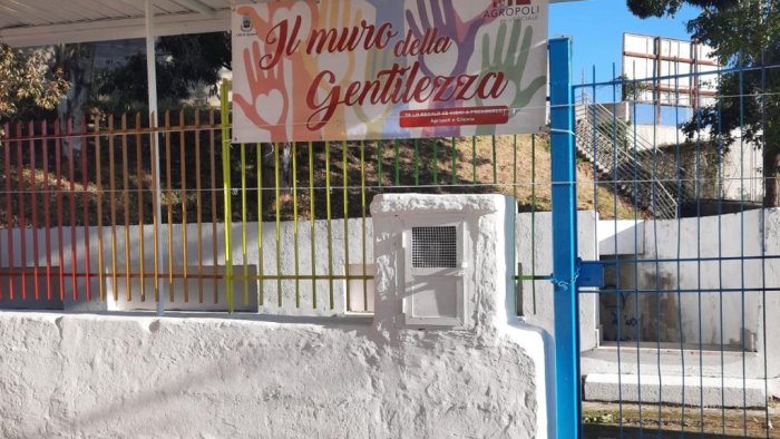 agropoli arriva il muro della gentilezza