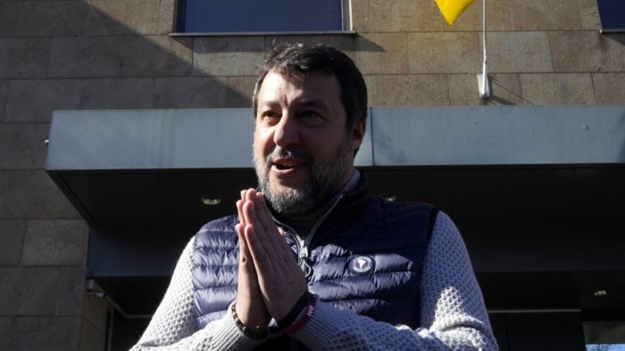 salvini la pace e una priorita preghiamo col papa per i bimbi