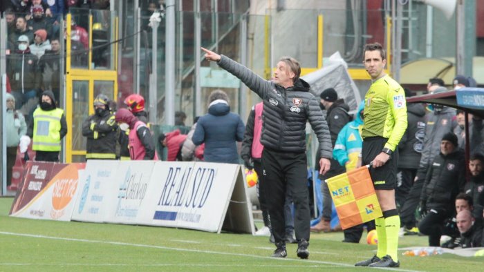 salernitana il blitz del cagliari complica i piani ma nicola suona la carica