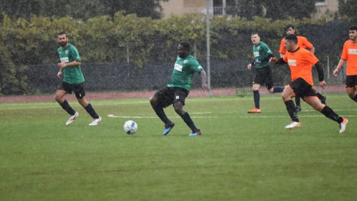 malore in campo durante l allenamento si accascia e muore