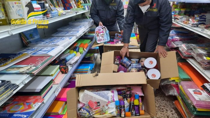 carnevale sicuro sequestrati 45mila prodotti in un negozio cinese