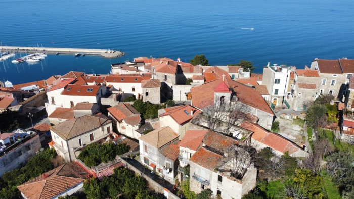 san valentino il centro storico di agropoli diventa il borgo degli innamorati