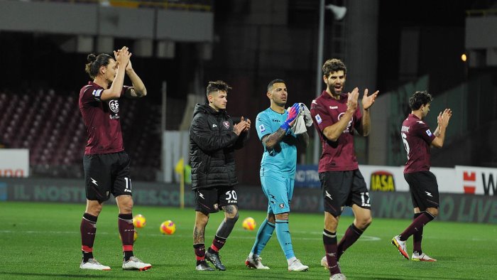 salernitana spezia 2 2 non basta un super verdi all arechi e pari di rigore