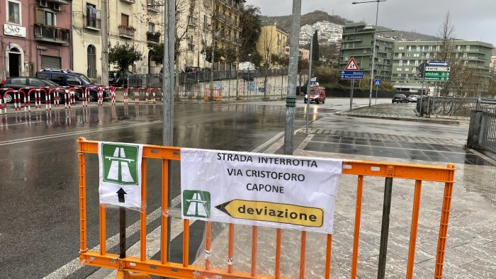 lavori sulla condotta chiusa via capone caos traffico a fratte