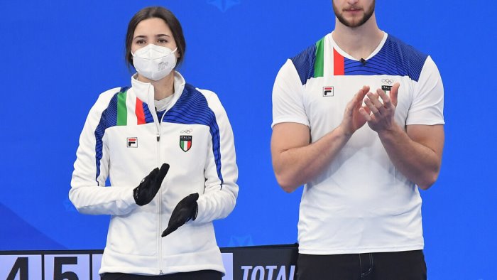 storico oro olimpico per l italia del curling nel doppio misto