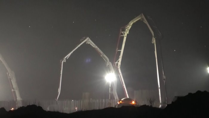 cantiere attivo anche di notte la stazione hirpinia mostra i muscoli