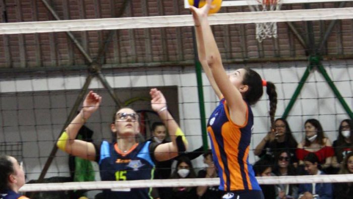 arzano volley convocazione azzurra per la palleggiatrice giada ianuale