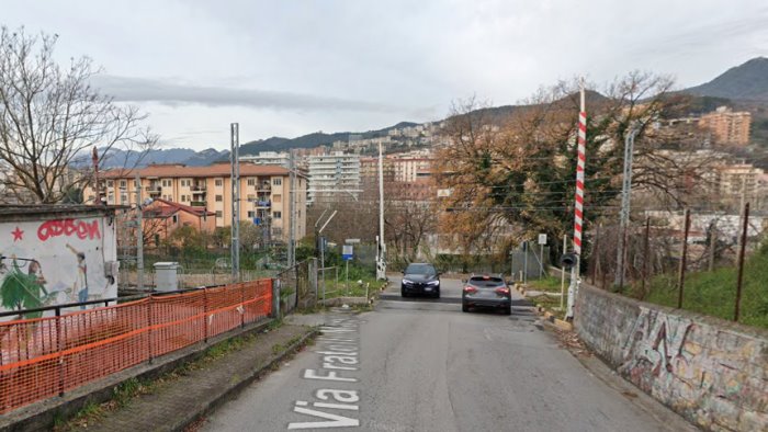 salerno spari contro un auto in via magnone indaga la polizia