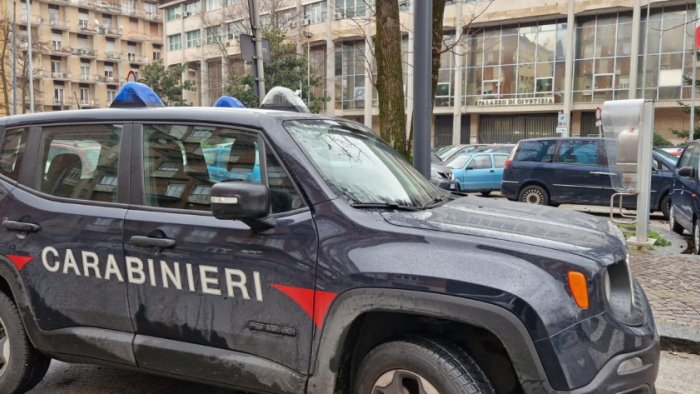 aiello del sabato segregata in casa incidente probatorio per la figlia minore