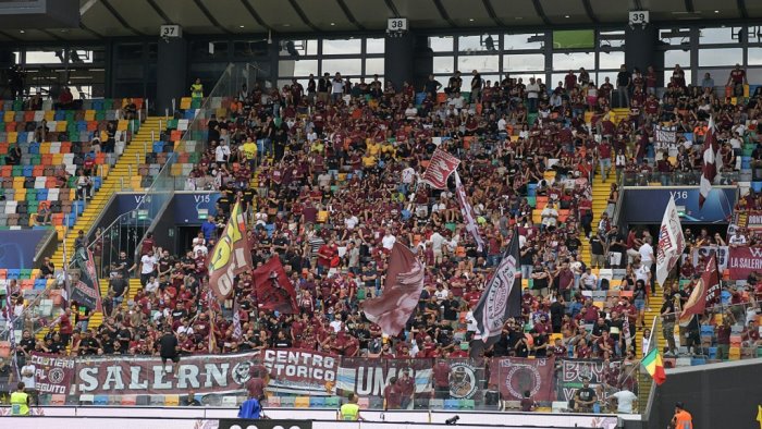 la salernitana sempre per il sociale regalato abbonamento sky a carcere fuorni