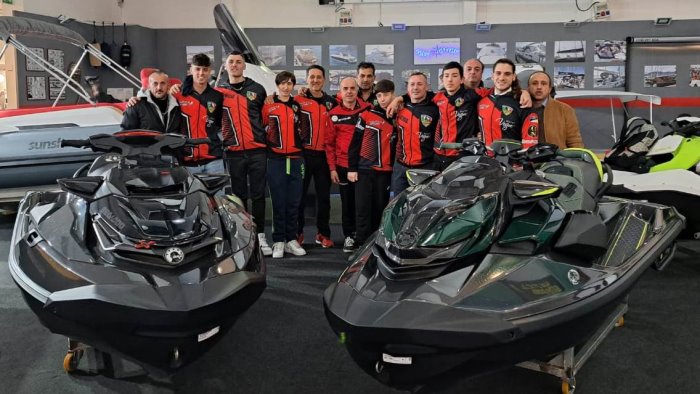 parte dal nauticsud la stagione del team partenopeo di aquabike fly motor show