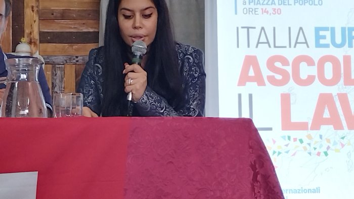 iran la testimonianza di samira a napoli aiutateci a porre fine alla strage