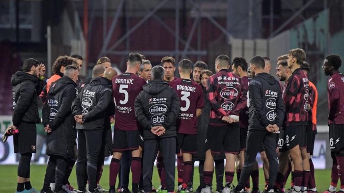 salernitana appello del ccsc bando ai fischi sosteniamola tutti insieme