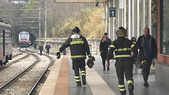 dipendente anm suicida sotto il treno della circum dolore e sconcerto