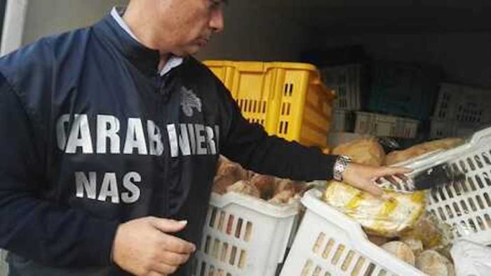 pane cotto con legna a pallet blitz dei nas nei panifici multe e chiusure