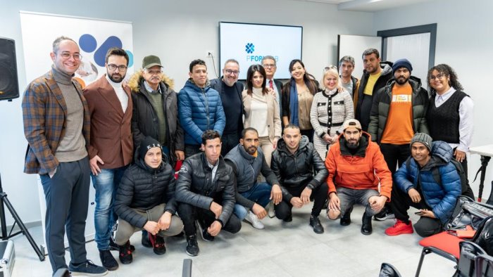 inaugurato a salerno lo sportello formazione e lavoro per gli immigrati