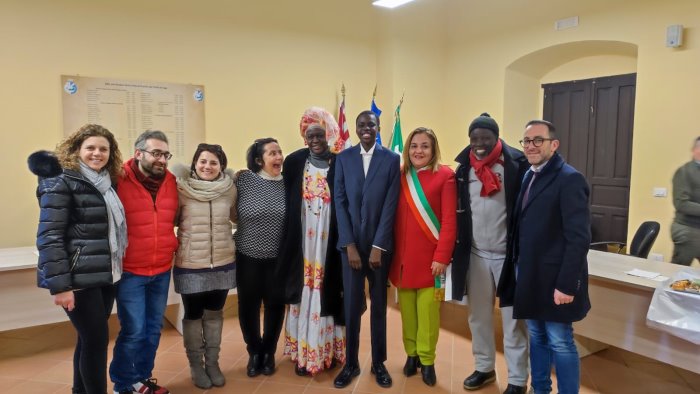 accoglienza e integrazione il 18enne gueye khadim giura da cittadino italiano