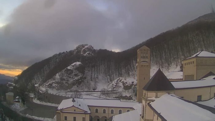 freddo siberiano in arrivo torna la neve e a montevergine termometro a 7