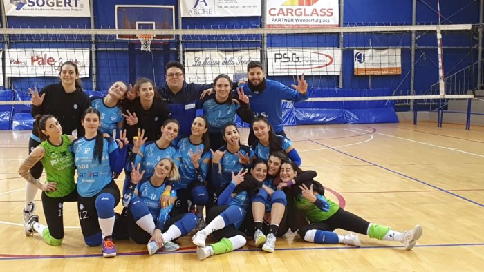 tre punti importanti per il volley napoli le azzurre fanno 3 0 contro arzano