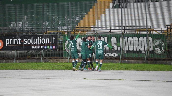 l avellino si regala una notte magica steso 3 1 il crotone