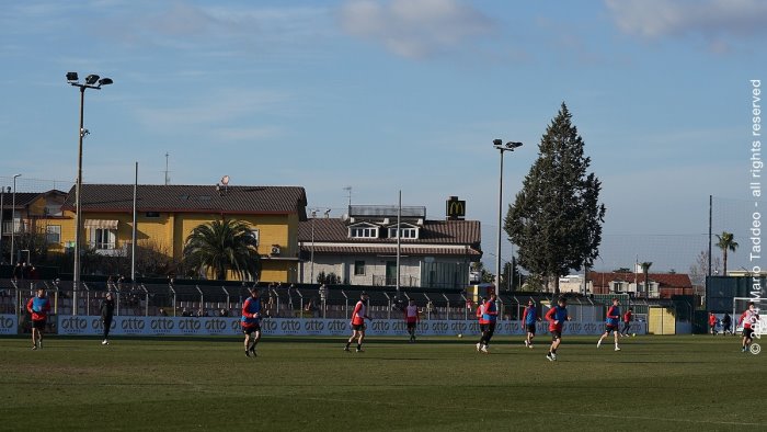 benevento un centrocampista firma la risoluzione