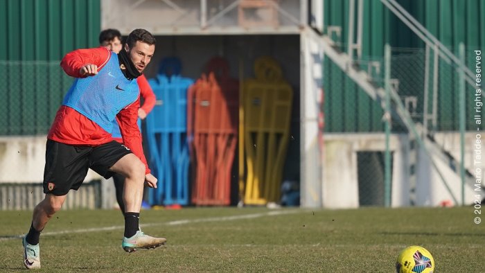 benevento seduta a porte aperte verso il brindisi si ferma agazzi foto