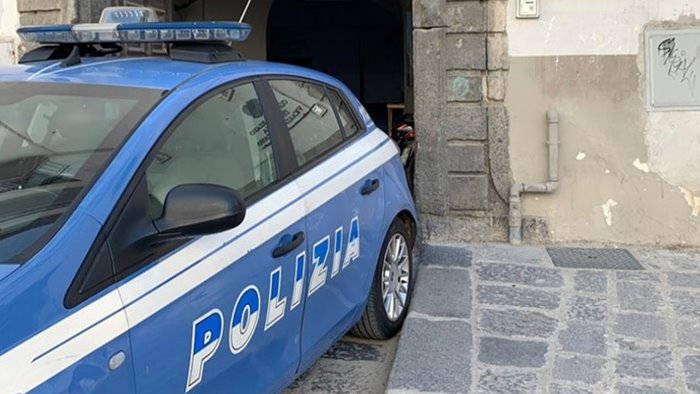 porta capuana sorpresi in piazza con dosi di cocaina due arresti