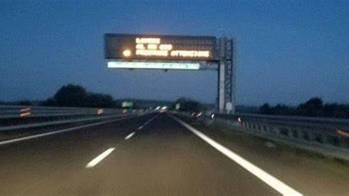 lavori sulle barriere in autostrada chiude la stazione di baiano di notte