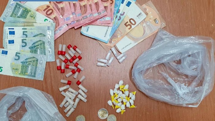 scampia sorpreso con la droga arrestato un 23enne napoletano