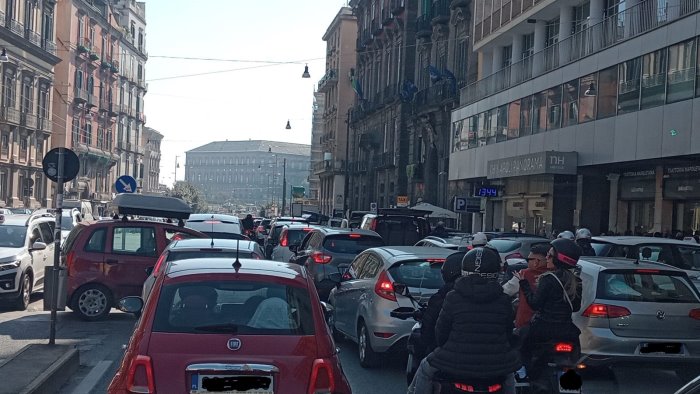 napoli caos mobilita centro e lungomare e paralisi