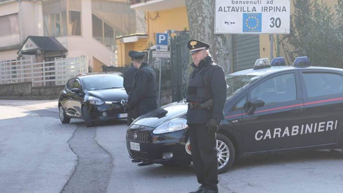 botte alla convivente arrivano i carabinieri chiamati da un vicino arrestato