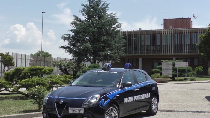 in ospedale per l estrazione di un dente detenuto tenta la fuga bloccato