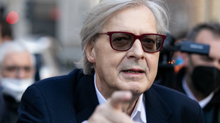 sgarbi si dimette da sottosegretario prima di essere cacciato