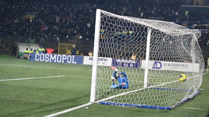 avellino casertana 2 1 tabellino e voti dei lupi