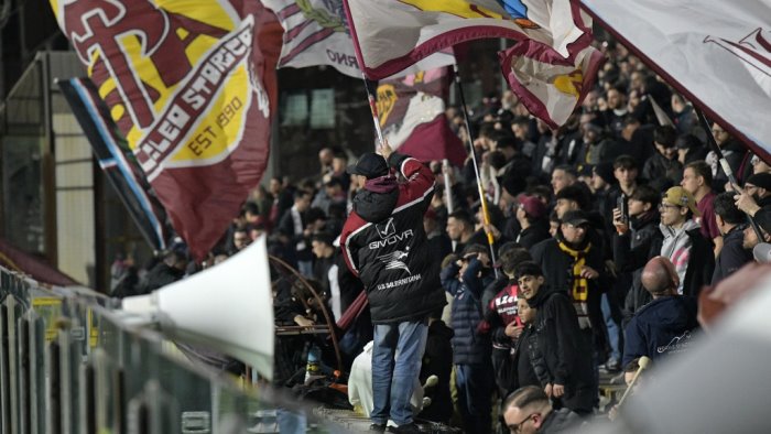 salernitana monza tanti giovani tifosi all arechi il dato