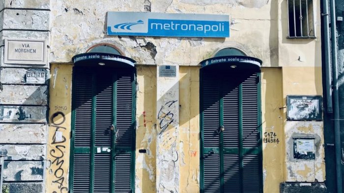 napoli al vomero in via morghen problemi pure per la viabilita pedonale