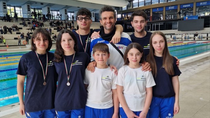 campionati di nuoto ariano sul podio successo dedicato a pietro puopolo