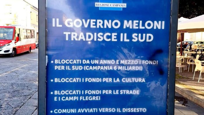 manifesti della regione contro la meloni non e proprieta privata di de luca