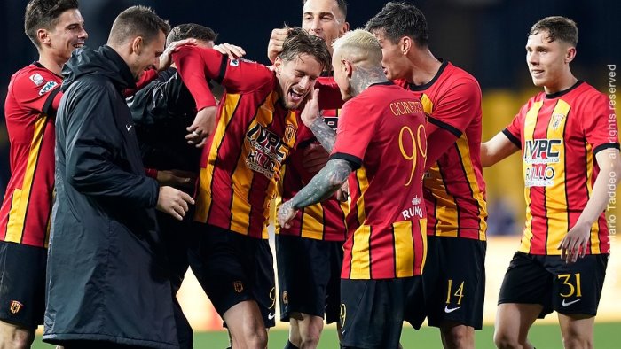 benevento sorrento 4 gol dei giallorossi e secondo posto le foto del match