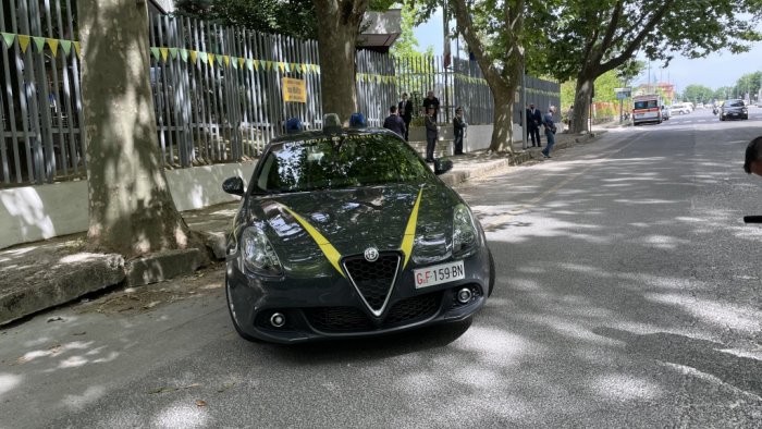 truffa bonus edilizi e riciclaggio tra gli arrestati anche un 42enne di solofra