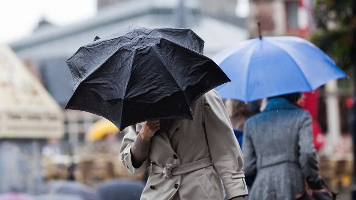 maltempo prorogata l allerta 24 ore di fulmini grandine e allagamenti