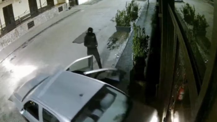 furti e rapine a napoli e provincia non si arresta l ondata di criminalita