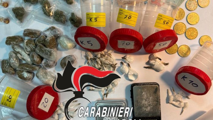 sorpresi con la droga in casa a caivano arrestati due pusher